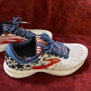 Brooks Launch women’s red, white, and blue patriotic athletic shoes, Size 9.5